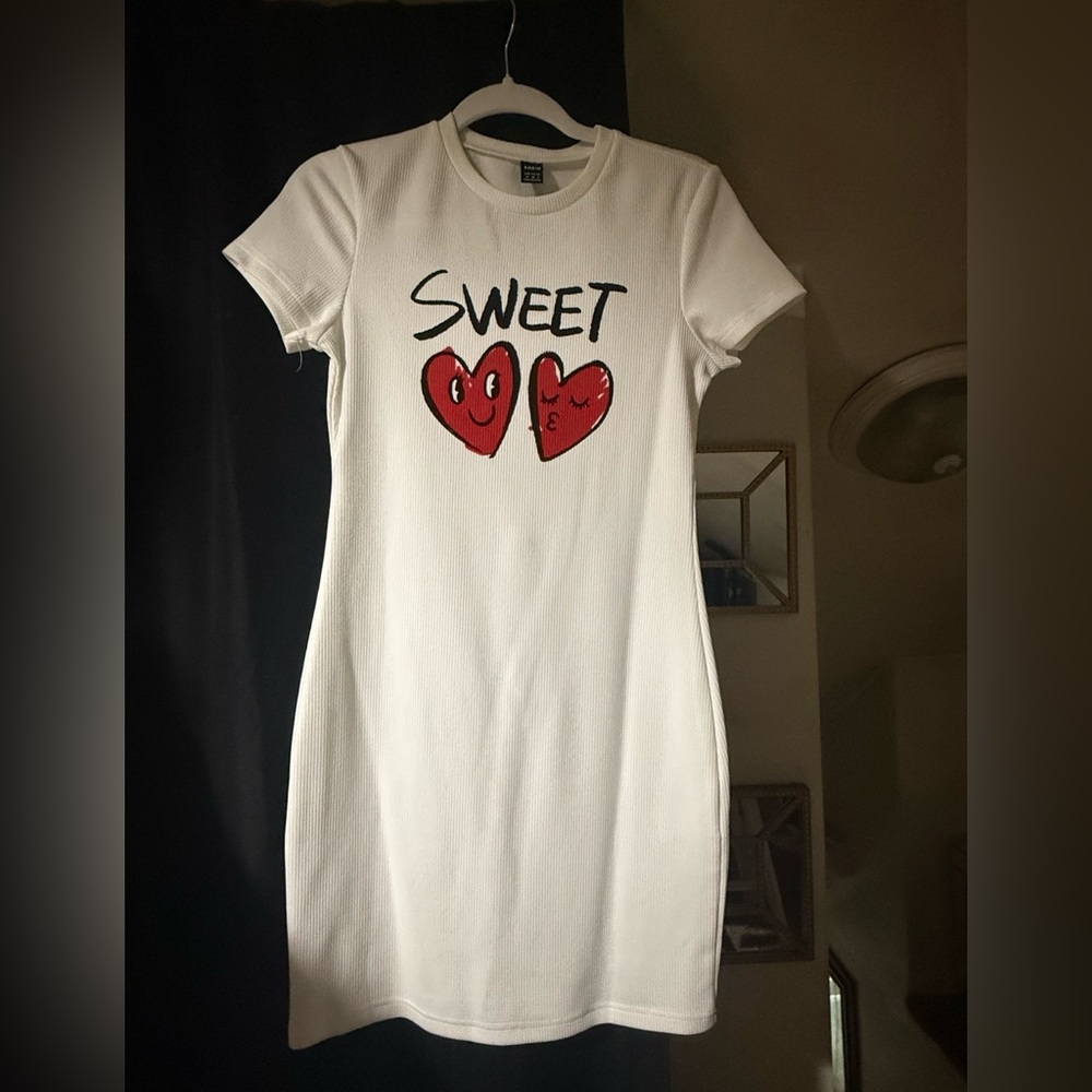 Sweet Heart Graphic White Dress